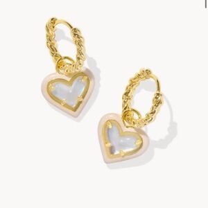 NWT Kendra Scott Ari Heart Gold Huggie Earrings in Ivory Mother of Pearl